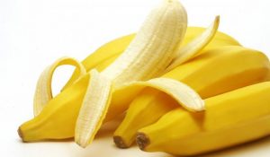 A banana fornece energia e previne cãibra.