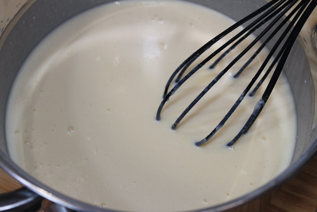 Bolo gelado de 4 leites e morango na taça