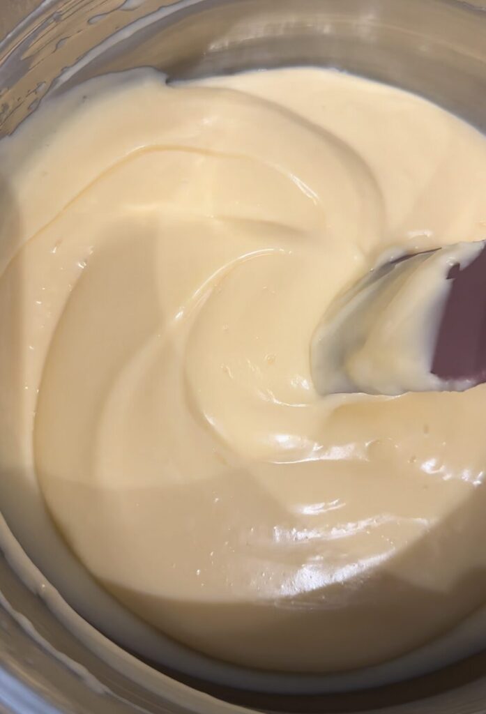 Bolo Gelado de Abacaxi com Coco e Doce de Leite